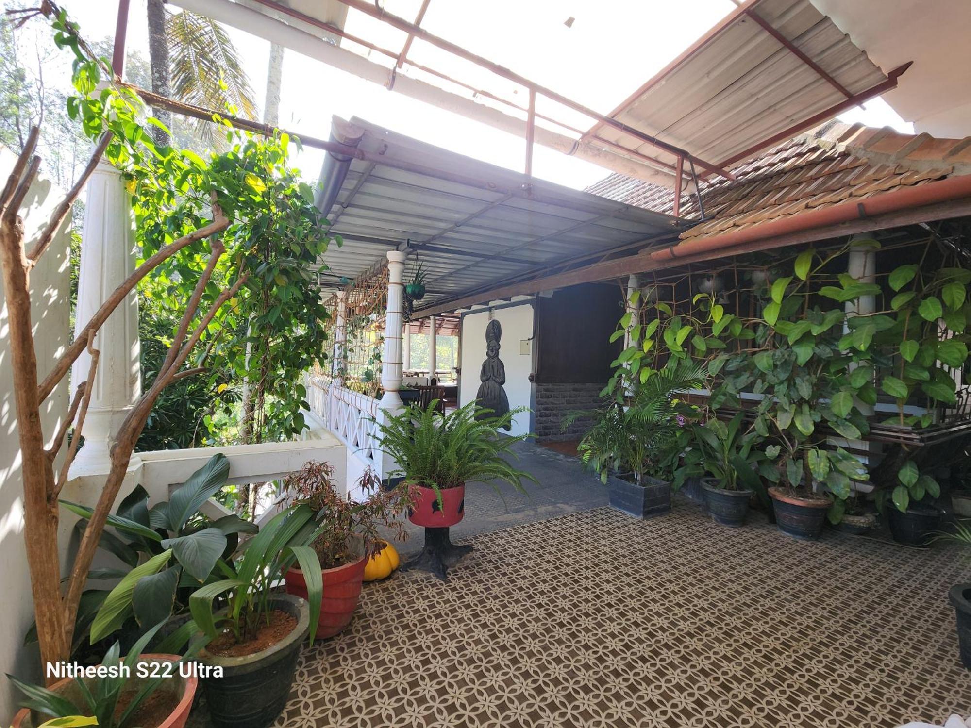 Kairali Palace Home Stay Thekkady Exterior foto